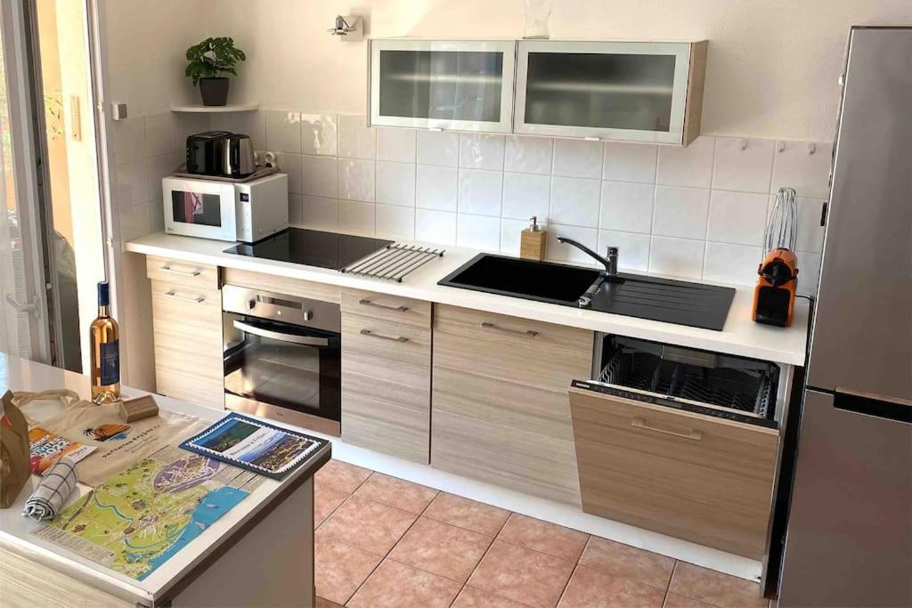 Coeur De Frejus, L'Amphitheatre, Appartement 3 Pieces Climatise, Terrasse, Barbecue, Piscine & Parking Luaran gambar