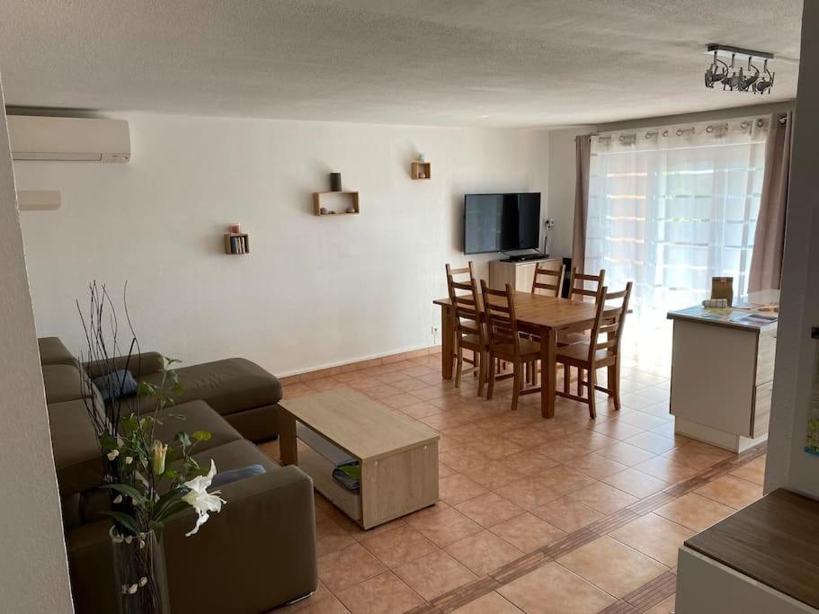 Coeur De Frejus, L'Amphitheatre, Appartement 3 Pieces Climatise, Terrasse, Barbecue, Piscine & Parking Luaran gambar
